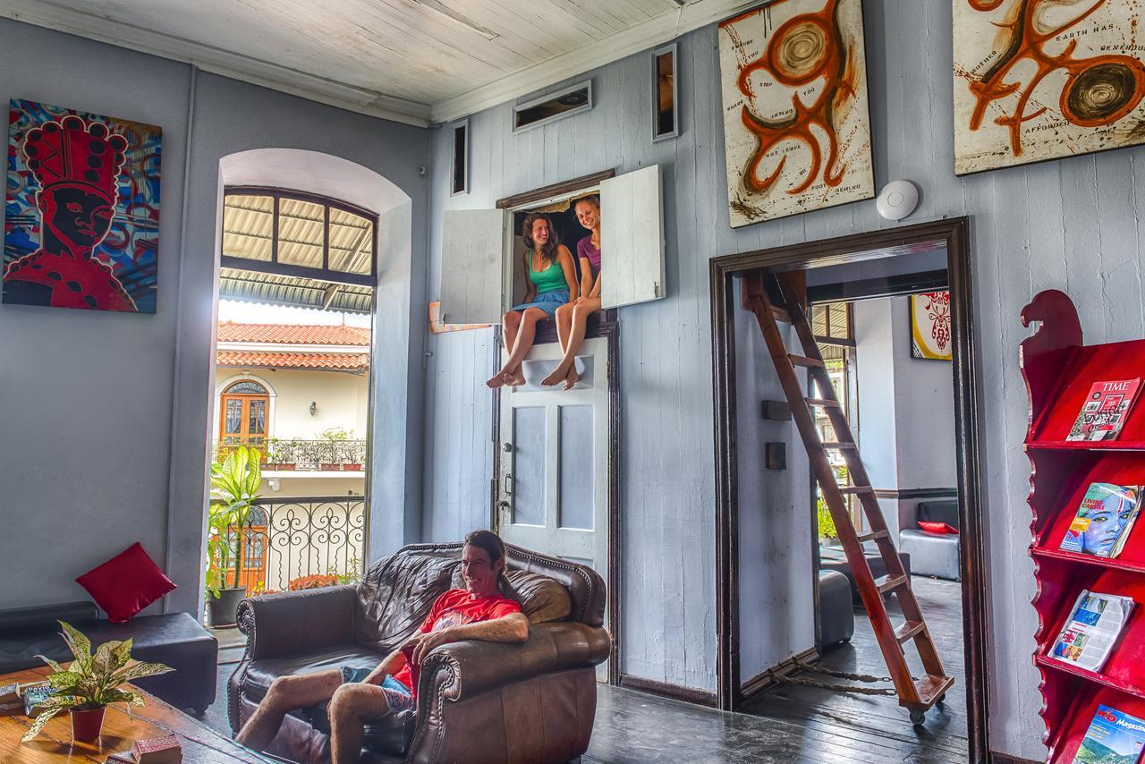 Luna'S Castle Hostel Kota Panama Bagian luar foto